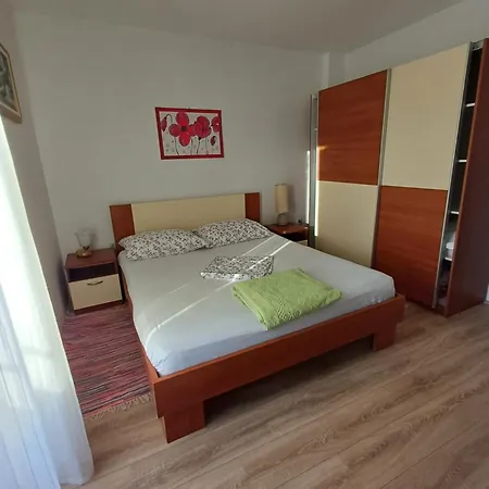 Lana Apartment