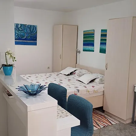 Lana Apartman Póla