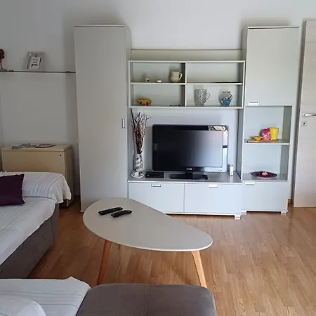 Lana Apartman Póla