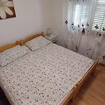 Lana Apartman Póla